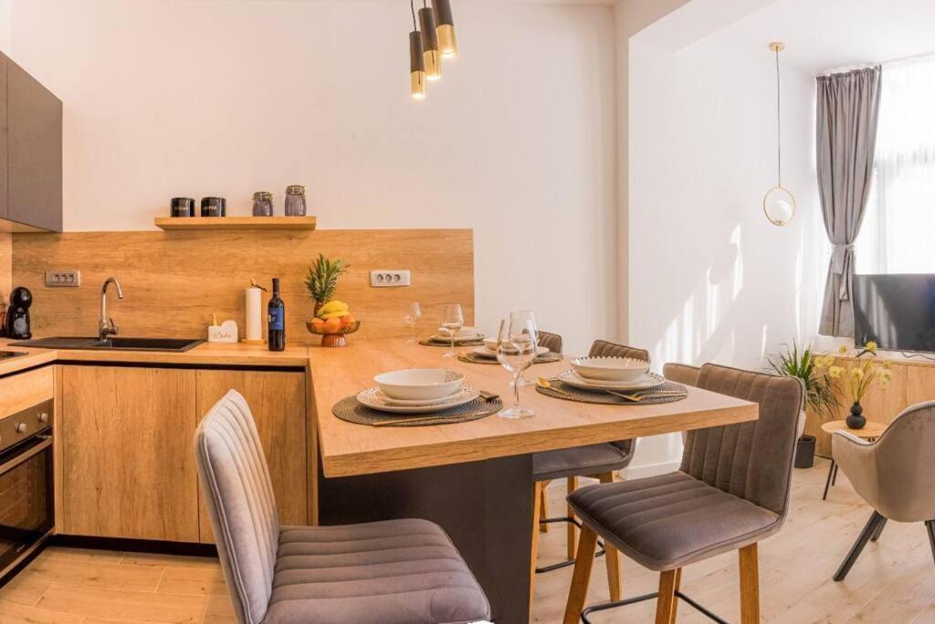Luksuzni Apartman Ribica U Samom Centru Grada Split Exterior photo